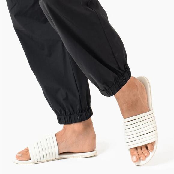 TKEES Caro Cream Leather Flat Sandals Size 9 - Picture 1 of 9